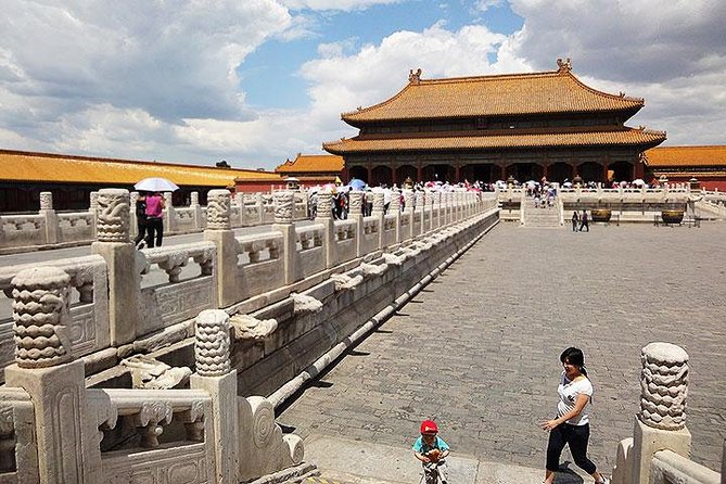 11-Day Small-Group China Tour: Beijing, Xi'an, Guilin, Yangshuo and Shanghai - Day 4 Summer Palace, giant panda time, then a flight to Xian