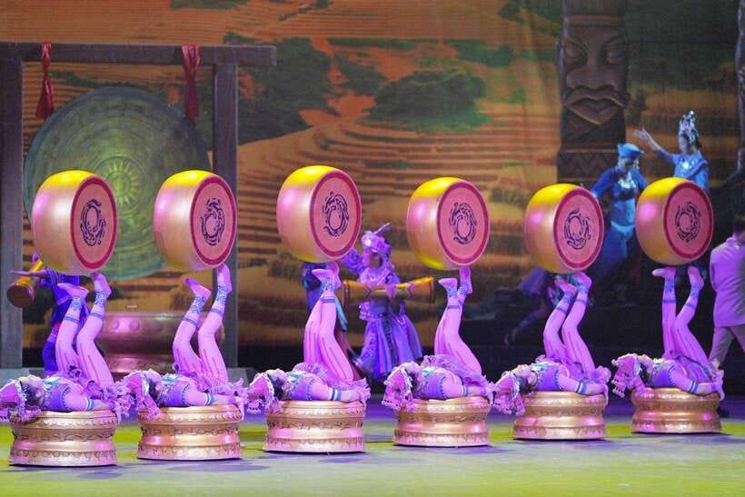 Beijing: Acrobatic Show Tickets Traditional & Modern Fusion - Qinle Palace and Shaanxi Mansion: Finding the theater fast