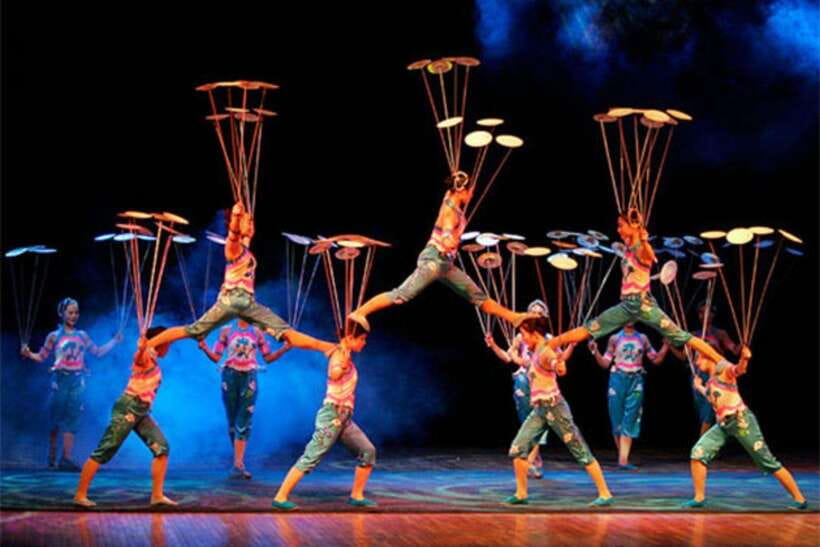 Beijing: Acrobatic Show Tickets Traditional & Modern Fusion - Traditional meets modern tech: Why the staging feels current