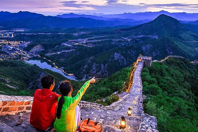 Beijing Evening Tour: illuminated Great Wall and Gubei Water Town - Riding up to Simatai: cable car convenience and what the illumination schedule means
