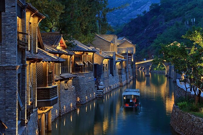 Beijing Evening Tour: illuminated Great Wall and Gubei Water Town - What to do with your free choices: meals, photos, and timing tricks