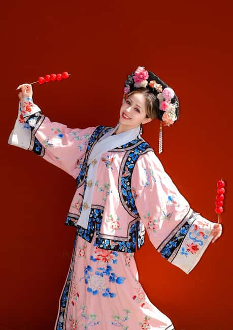 Beijing: Explore the Forbidden City in Hanfu - Hanfu styling at the shop: the part that changes everything