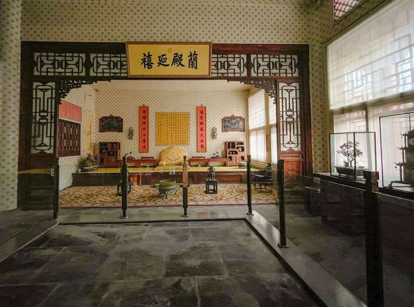 Beijing: Forbidden City and Tian’anmen Square Waking Tour - Inside the Forbidden City: more than thrones and photos
