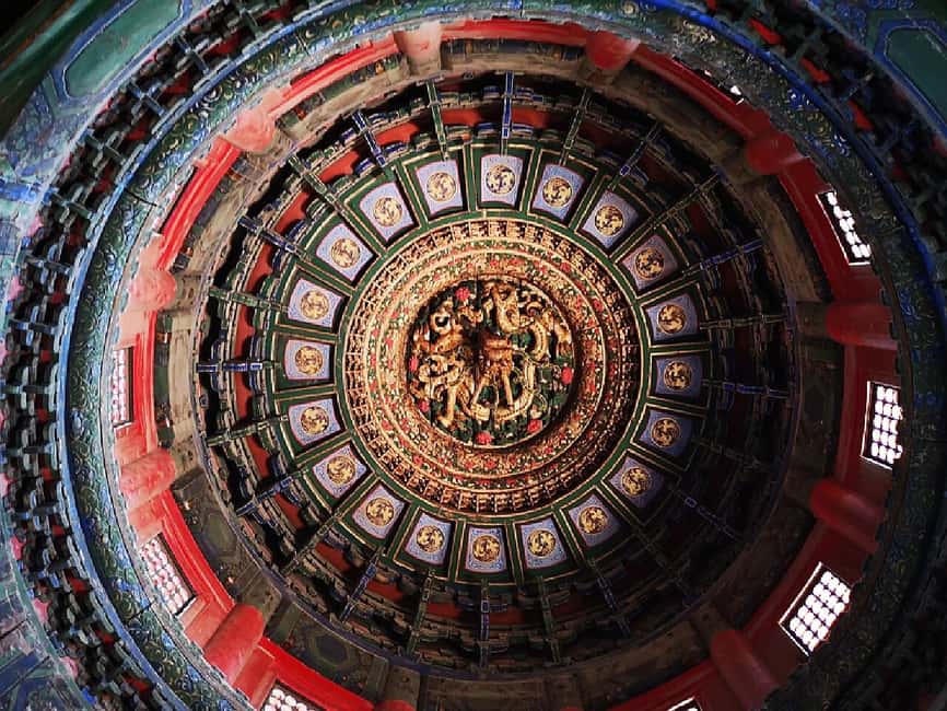 Beijing:Forbidden City Tour w/Traditional Costume Experience - What it’s like with the guide (English support that actually helps)