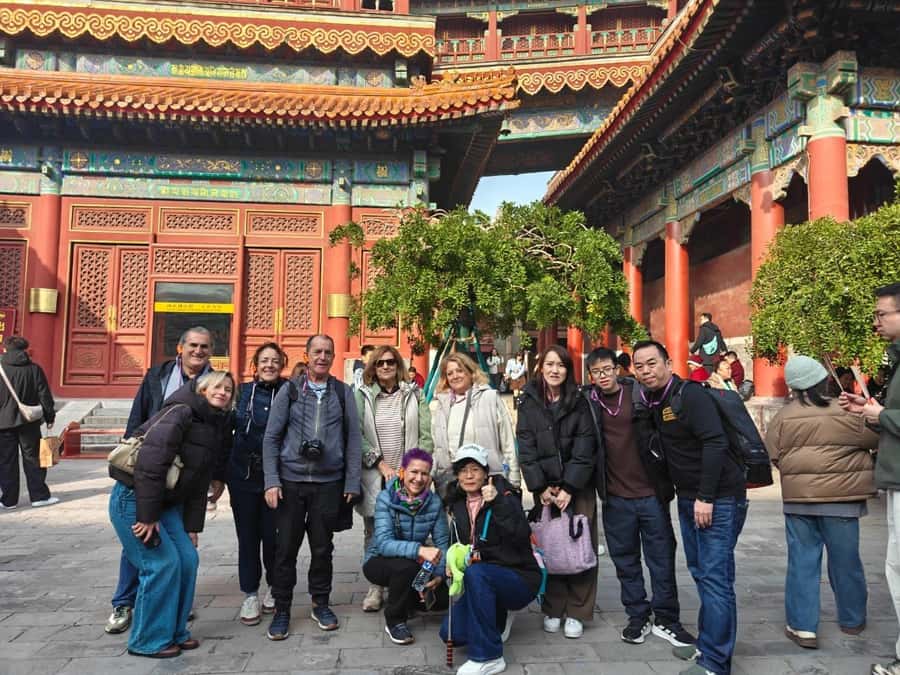 Beijing Great Wall Bus Tour with Multiple Route Options - Meet the Guides: Clear English and Crowd-Control Moves