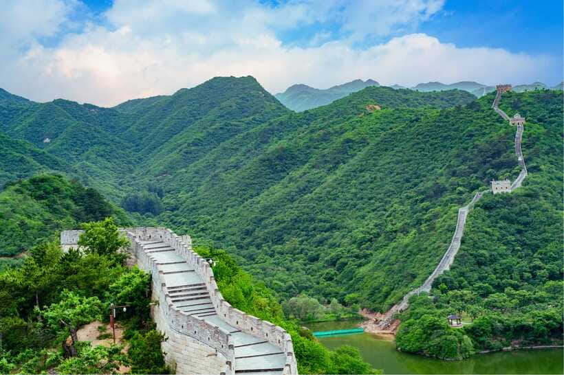 Beijing: Huanghuacheng Lakeside Great Wall Bus/Private Tour - Bus Tour vs Private Tour: Pick the Right Day for Your Style