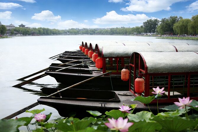 Beijing Hutong Night Tour with Yunnan Style Dinner and Chartered Boat Ride at Houhai Lake - Key things to know before you go