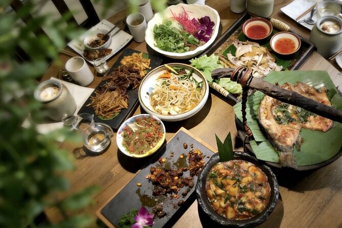 Beijing Hutong Night Tour with Yunnan Style Dinner and Chartered Boat Ride at Houhai Lake - Pickup, timing, and the feel of a 3–4 hour evening