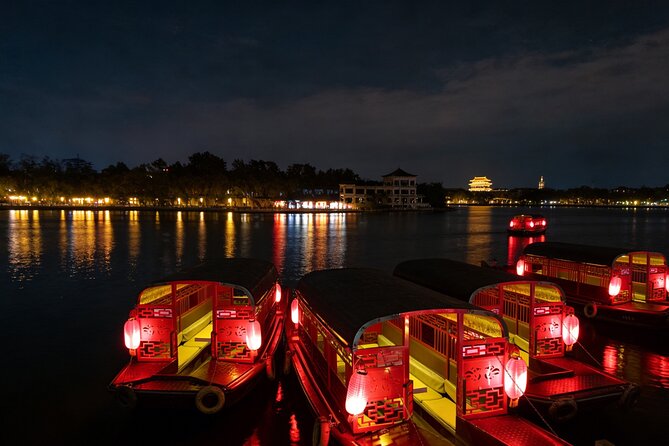 Beijing Hutong Night Tour with Yunnan Style Dinner and Chartered Boat Ride at Houhai Lake - Price and what you actually get for $198
