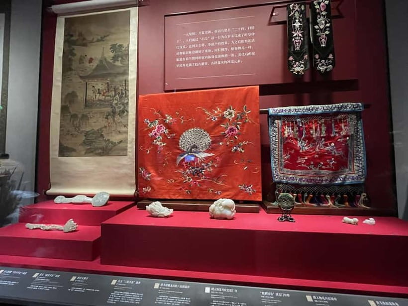 Beijing: Hutongs & Food & Culture Walking Tour - Paper cutting, calligraphy, and a chance at Peking Opera