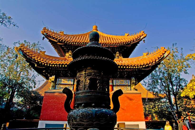 Beijing Lama temple ticket; #1 efficacious; limited Discount - Han Chinese + Tibetan Craft: What You’ll Notice in the Halls