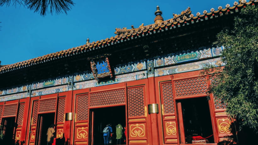 Beijing: Lama Temple (Yonghe Temple) Admission Ticket - Inside the halls: thangkas, precious artifacts, and the 18-meter sandalwood Buddha