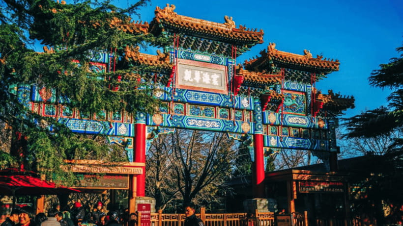 Beijing: Lama Temple (Yonghe Temple) Admission Ticket - Incense smoke and prayer etiquette: how to act like you belong