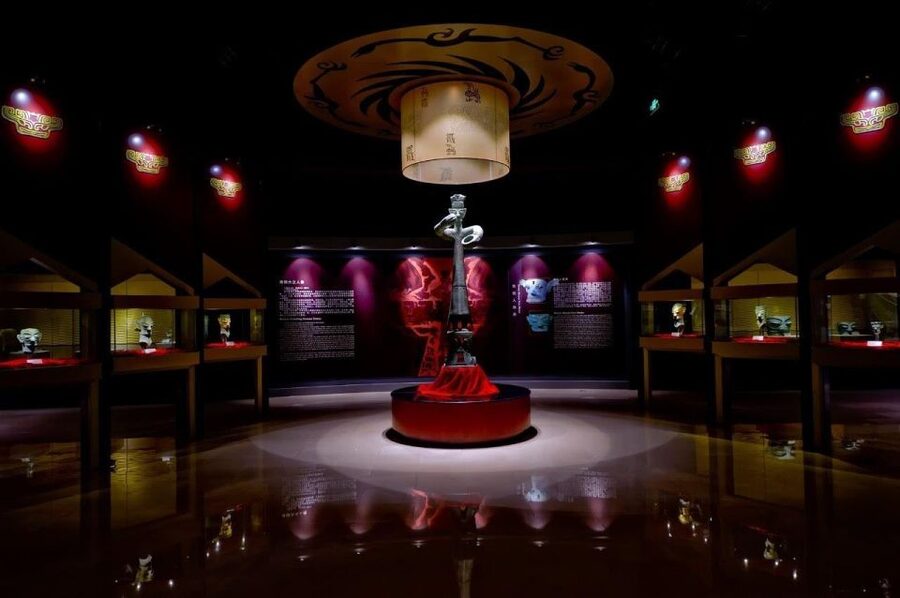 Beijing OCT Theater Golden Mask Dynasty Show Tickets - Ticket Pickup That Avoids Stress: Name Signs and a Clear Meeting Point