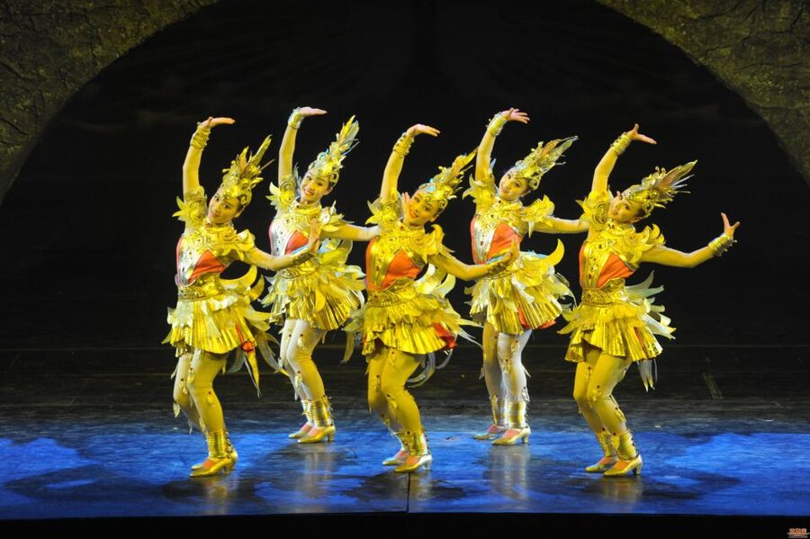 Beijing OCT Theater Golden Mask Dynasty Show Tickets - The Performance Itself: Story-First, Then Full-Body Spectacle