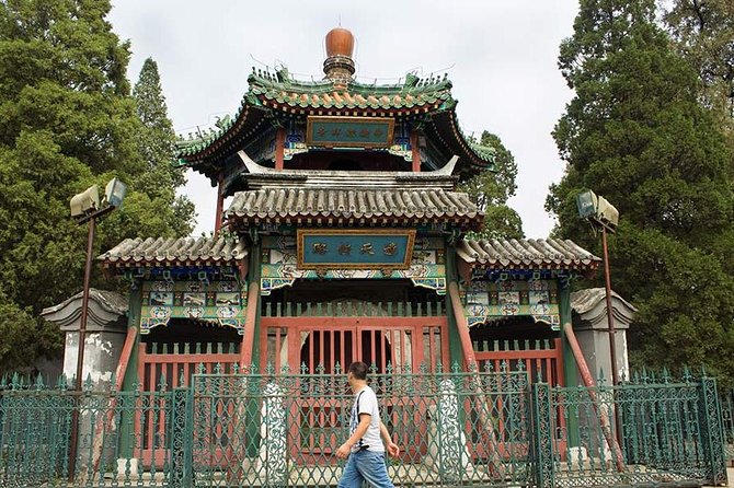 Beijing Private Religious Tour: White Cloud Temple, Lama Temple, Niujie Mosque - The price isn’t just the guide: it’s the whole package
