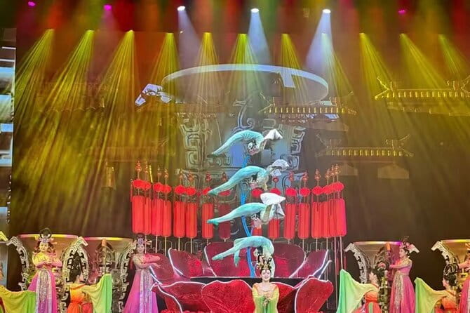 Beijing Red theatre Acrobatics Show Ticket - Beijing Red Theatre: a one-hour show built for big reactions