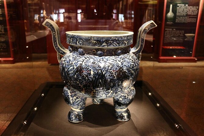 Beijing's Forbidden City with Special Viewing of Treasure Gallery and the Great Wall Ruins at Badaling - A One-Day Combo: Forbidden City, Jingshan, and Badaling Ruins