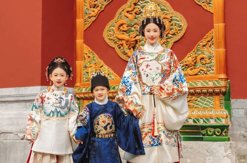 Beijing Traditional Hanfu Experience & Photoshoot for Groups - The Donghuamen walk: why the day doesn’t feel like a pit stop