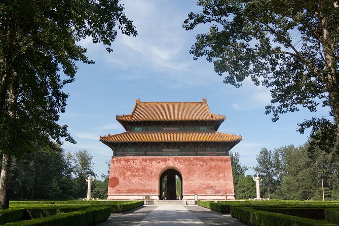 Boutique Tour: Juyongguan, Sacred Way and Dingling of Ming Tombs - Dingling Underground Palace: Wanli’s excavated tomb experience