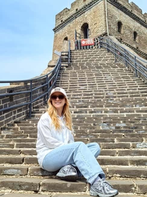 BusDa: Ancient Remnant of the Badaling Great Wall Day Tour - English guide impact: what you gain besides translation