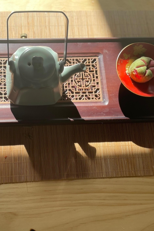 Chinese Tea ceremony in Beijing Hutong courtyard - Hutong courtyard life: the part that makes it feel real