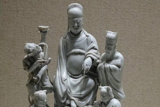 Full-Day Private Tour Panjiayuan Antique Market and Beijing Capital Museum - The guides: friendly, clear, and flexible