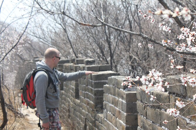 Jinshanling Great Wall to Simatai West Sunset Hiking Private Tour - Midday breaks and nearby food options after you descend