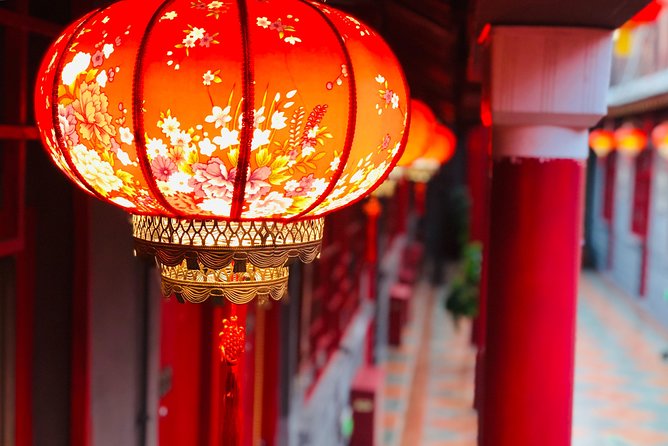 Lama Temple, Hutong and Silk & Pearl Market Private Day Tour - Wudaoying Hutong and Wudaoying-area tea: old alleys without the chaos
