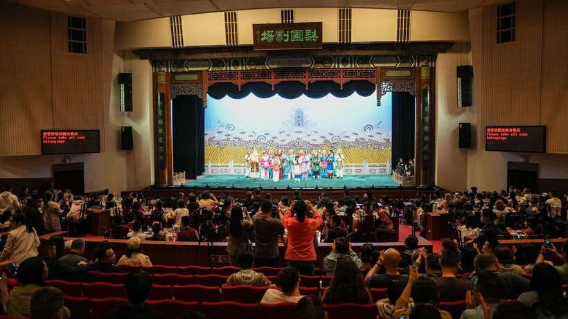 Liyuan Theater Beijing Opera Show Tickets - The 19:30 schedule: plan around a strict door policy