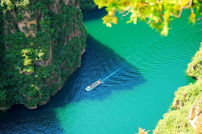 Longqing Gorge and Guyaju Caves Private Day Tour - Longqing Gorge: Dam Views, Cruise Boat, and the Dragon Escalator