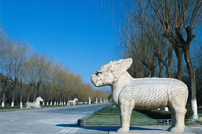Ming Tombs Sacred Way & Underground Palace & Water Wall P Tour - Lunch between emperors and wall hikes: keeping energy steady