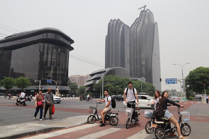 Modern Beijing Discovery by Bike - Stop 1: Galaxy SOHO and that hutong-meets-modern vibe (15 minutes)