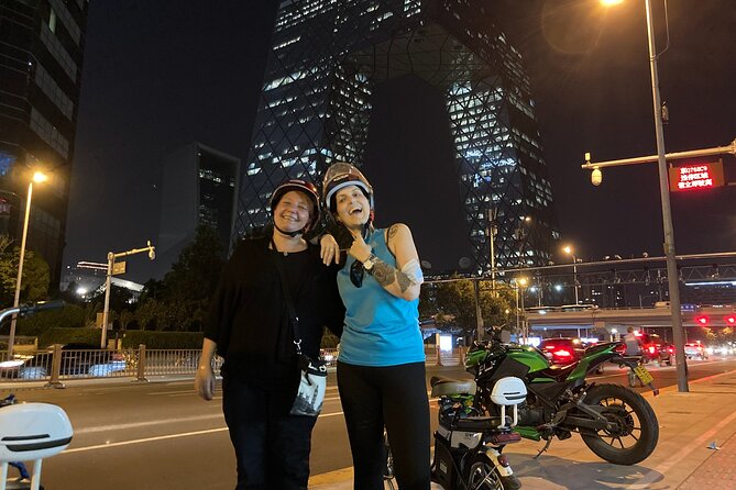 Modern Beijing Discovery by Bike - Stop 5: CCTV New Mansion—the Pants in real life (5 minutes)