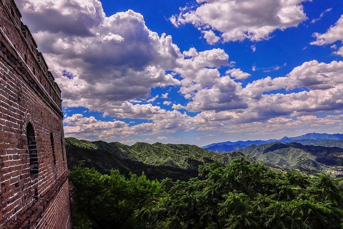 Mutianyu Great Wall Private VIP Tour with Peak Restaurant Dining and Cable Car - Cable car or chairlift up, toboggan down: how the rides change the day