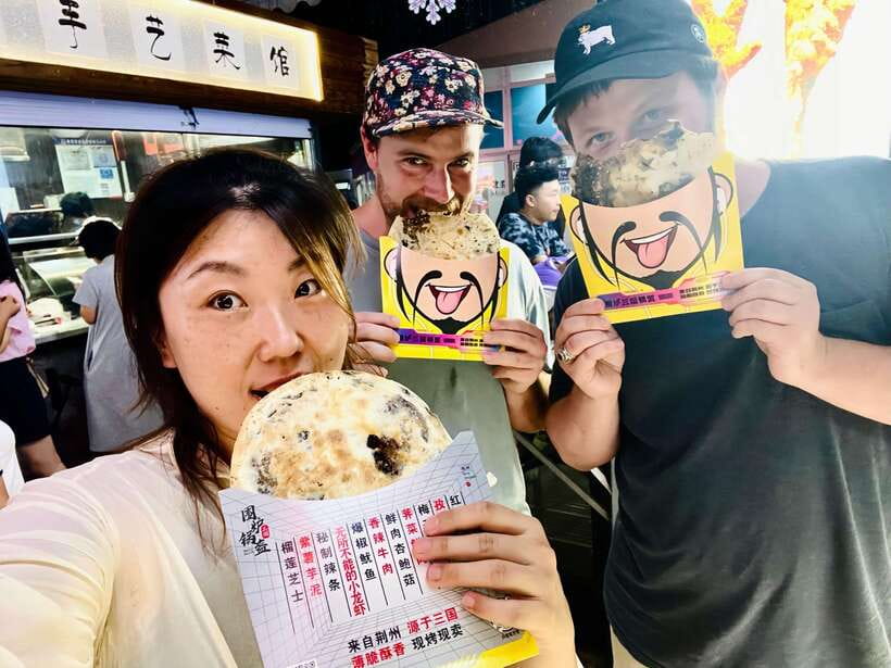 Night Market Haggling Adventure with an English Guide! - Why Panjiayuan Night Market Works So Well for Haggling