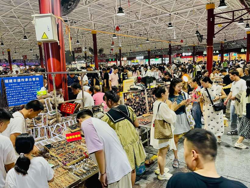 Night Market Haggling Adventure with an English Guide! - Meeting at Line 10 PANJIAYUAN Station: The “No Guesswork” Start