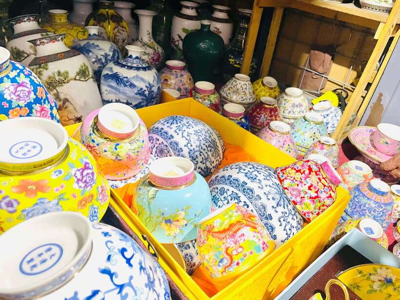 Night Market Haggling Adventure with an English Guide! - What You Might Find: From Antique-Market Energy to Handmade Craft Finds