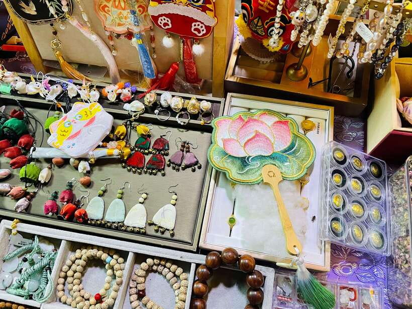 Night Market Haggling Adventure with an English Guide! - Who This Panjiayuan Haggling Tour Suits Best