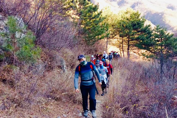 Private Full-Day Great Wall of China Hiking Tour from Jiankou to Mutianyu - Stop 1: Jiankou Great Wall and How the Guide Helps You Pick Your Line
