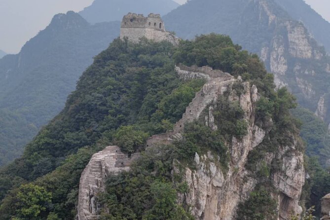 Private Great Wall Hiking Tour: Jiankou to Mutianyu - The hike eastward: steep climbs, photo breaks, and a changing wall
