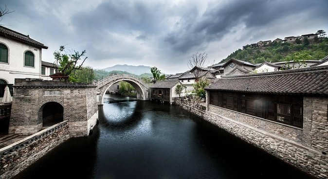 Private Tour to Gubei Water Town and Simatai Great Wall with Cable Car and Lunch - Gubei Water Town: Canals, Streets, and an Unhurried Walk