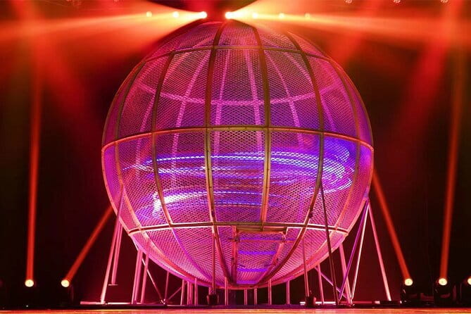 Red Theater Beijing Acrobatic Show Tickets Discount - What You’ll See on Stage: Acts, Costumes, and Martial Arts Scenes