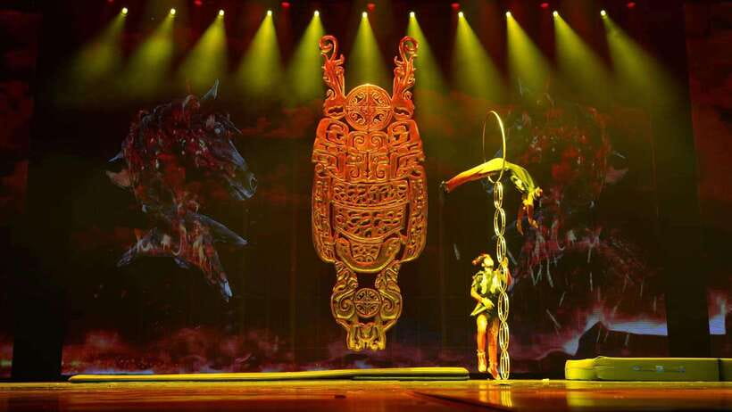 Red Theatre Beijing Acrobatic Show Tickets - A great pre-show pairing: Temple of Heaven and Hongqiao Market