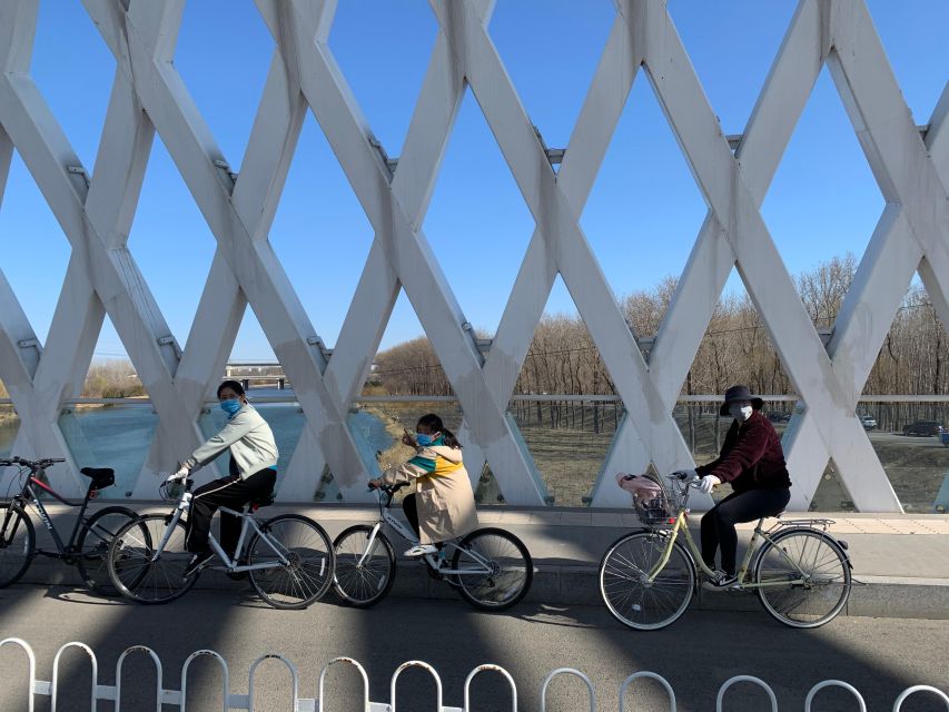 Riverside Cycling With A Native - Getting To Hualikan: Subway Exit A and Two Short Electric-Car Hops