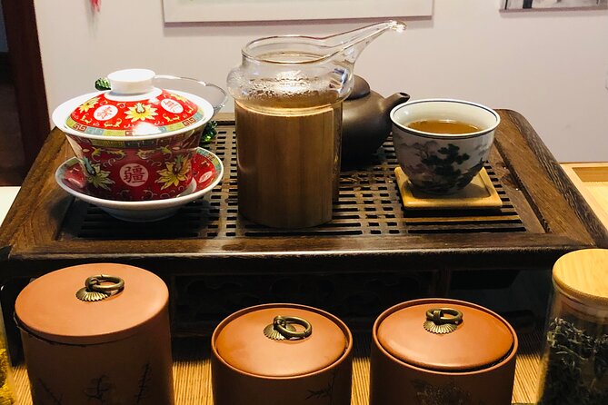 Traditional Chinese Tea Ceremony Experience - The tea master’s method: water temperature and steeping time