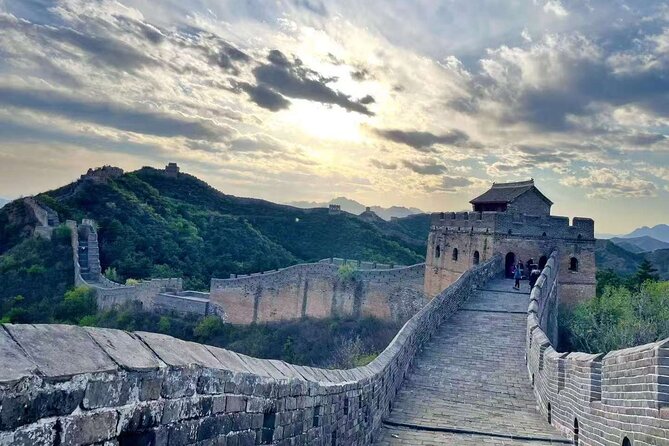 ZANBUS: Trip to the Jinshanling Great Wall Departing at 7:30 AM - Choosing your hiking route on Jinshanling